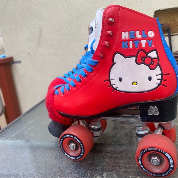 MOXIE HELLO KITTY SKATES - Picture 3 of 7